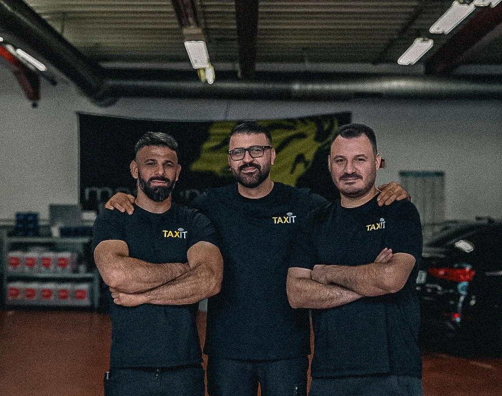 TAXIT Team in der Werkstatt